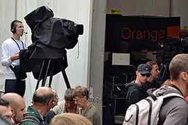 Caméraman de France 3 et partenariat technique d'Orange