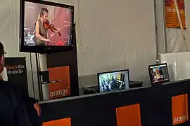 Écrans retransmettant les images en direct