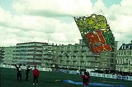 Un cerf-volant Edo au décollage. (1998)