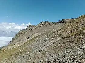 Le Désert de Pierre Ronde et les Rognes vus depuis le sud en marge du glacier de Bionnassay.