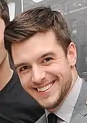 Dan Jeannotte interprète Brandon Russel.