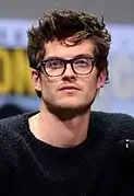 Daniel Sharman interprète Isaac Lahey