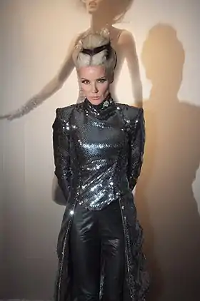 Daphne Guinness – campagne pour:NARS Cosmetics (en)