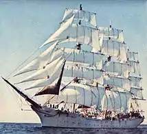 Le Dar Pomorza, trois-mâts carré.