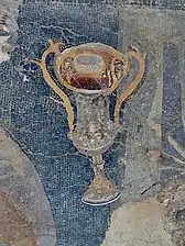 Vase en verre hellénistique (en) de la mosaïque de Dionysos chevauchant un tigre