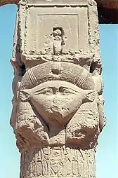 Chapiteau hathorique du kiosque du grand temple d'Hathor de Denderah