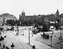 Alexanderplatz vers 1908 (de gauche à droite) : l'Association des enseignants, le siège de la police, le restaurant Aschinger.
