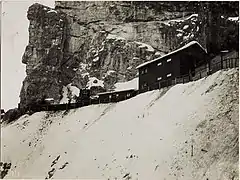 Abris de la Grande Guerre sur les pentes du Monte Piana.