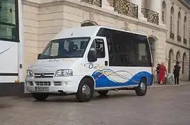 Navette DiviAccès (avec l'ancienne livrée Divia).