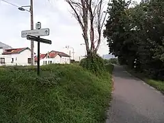 La digue du Drac et la piste cyclable direction nord.