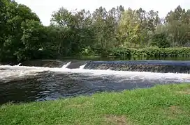 Digue sur le canal de l'Ourthe à Hony.