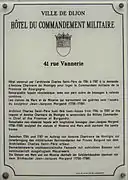 Plaque d'information trilingue (français, anglais, allemand).