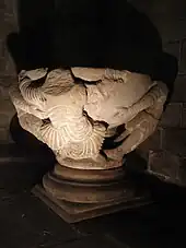 Photographie d'un bénitier en pierre