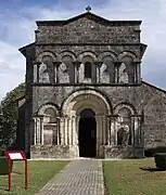 Façade de l'église Saint-Martial...