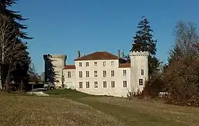 ... et sa façade principale.