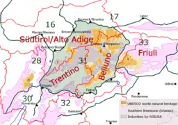Délimitation des Dolomites selon différentes significations : en vert la définition selon la SOIUSA ; en rose les zones géographiques où la roche dolomie est présente ; en orange les neuf sites définis au patrimoine mondial de l'UNESCO.