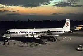 Un Douglas DC-7 de la  Caledonian Airways similaire à celui impliqué dans l'accident.