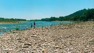 La Durance chantée par Giono, ici dans le Vaucluse.