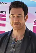 Dylan McDermott interprète Ernie.