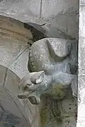 Gargouille au-dessus de l'entrée.