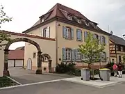 Presbytère (XVIIIe siècle),4 place de la Mairie.