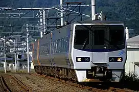 Rame à 3 caisses avec la face avant plate pour le couplage de 2 rames.