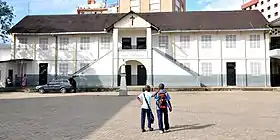 Enfants et école Saint-Jean Bosco de Douala