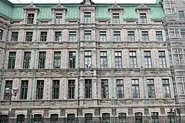 Façade de la rue Saint-Louis