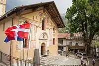 Place devant l'église.
