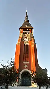 Image illustrative de l’article Église Saint-Jean-Baptiste de Villers-Bretonneux