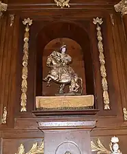 Groupe sculpté Saint-Martin et le pauvre en bois taillé polychrome du XVIIe&nbsp;siècle .