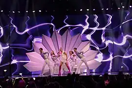 Elisa Lindström interprétant Forever Yours.