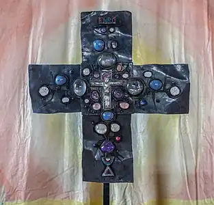 Croix à l'intérieur de Dreieinigkeitskirche (Hof) (de). Décembre 2022.