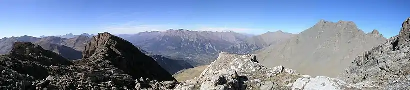 Vue panoramique de la vallée de l'Ubaye depuis l'Empeloutier.
