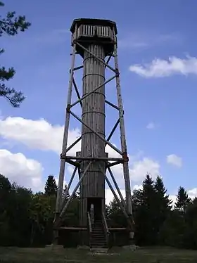 Tour d'observation au sommet de l'Emumägi.