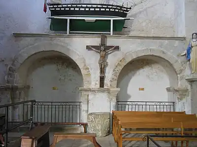 Enfeu de Saint Rioc (à gauche sur photo) et de Saint Félix de Rhuys (à droite)