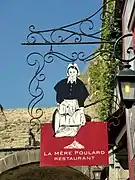 Enseigne de La Mère Poulard, au Mont-Saint-Michel.