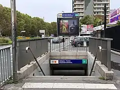 Accès situé à Bobigny.