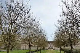 Allée d'entrée au bord de l'Avre.