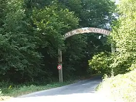 Combellesentrée du domaine.