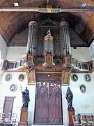 La tribune, l'orgue factice et le portail ouest Inscrit MH.