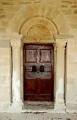 La porte d'entrée.