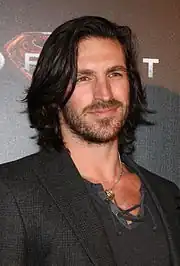 Eoin Macken dans le rôle du Dr T.C. Callahan.
