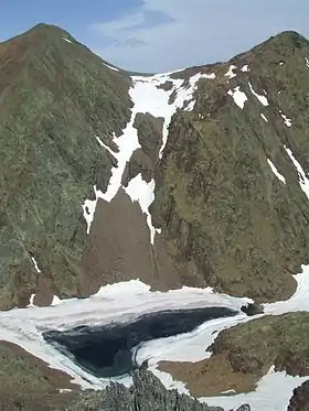 Estany Negre et pic de Sanfonts.