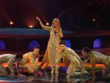 Sertab Erener interprétant Everyway That I Can  en ouverture.