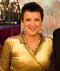 Eve Ensler (diplômée en 1975) : Dramaturge féministe étasunienne.