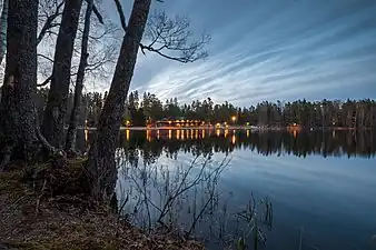 Soirée au bord du lac Kuusijärvi à Kuninkaanmäki,