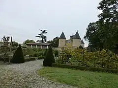 Château vu du parc.
