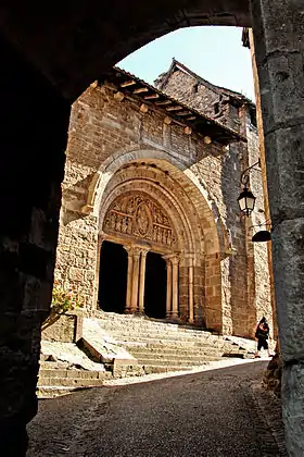 Le portail de l'église.