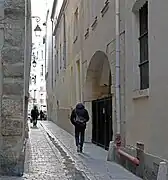 Intérieur de la rue, en direction de la rue Charlemagne.